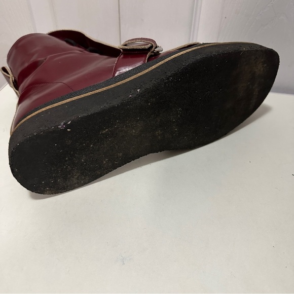 Stylish Men's Red Leather Boots - Picture 9 of 10